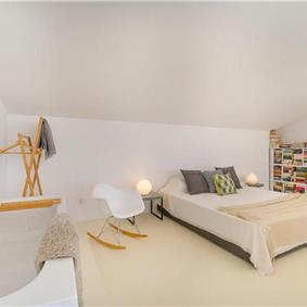 3 Bedroom Villa with Pool, Terrace and Sea Views near Vinisce, Sleeps 7